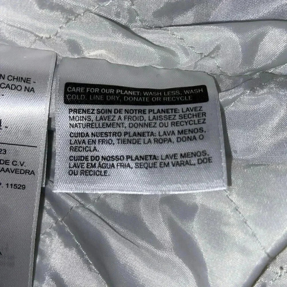 Levi's Women's MEDIUM Plaid Comfy Corner Ex-Boyfriend Sherpa Trucker Jacket NWT - Picture 5 of 8